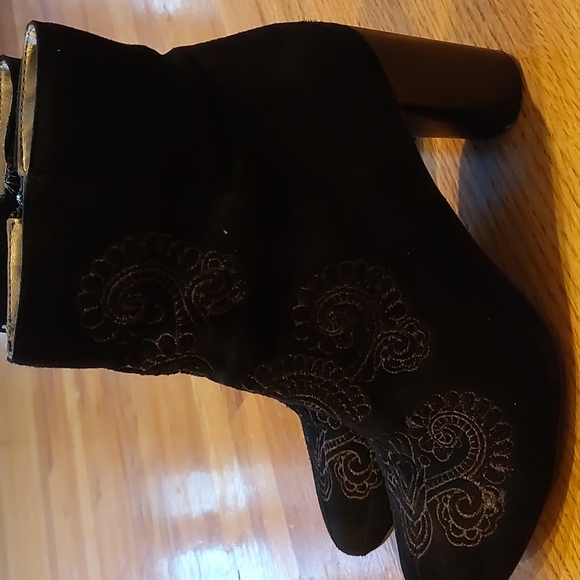 Andrew Geller black ankle suade boots - Picture 11 of 13